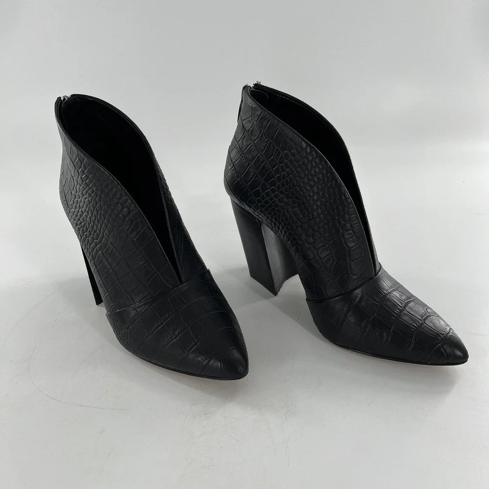 Vince Camuto Exotic Bootie‎ Womens 7.5M Black Chunky Croc Boot Steevera Back Zip
